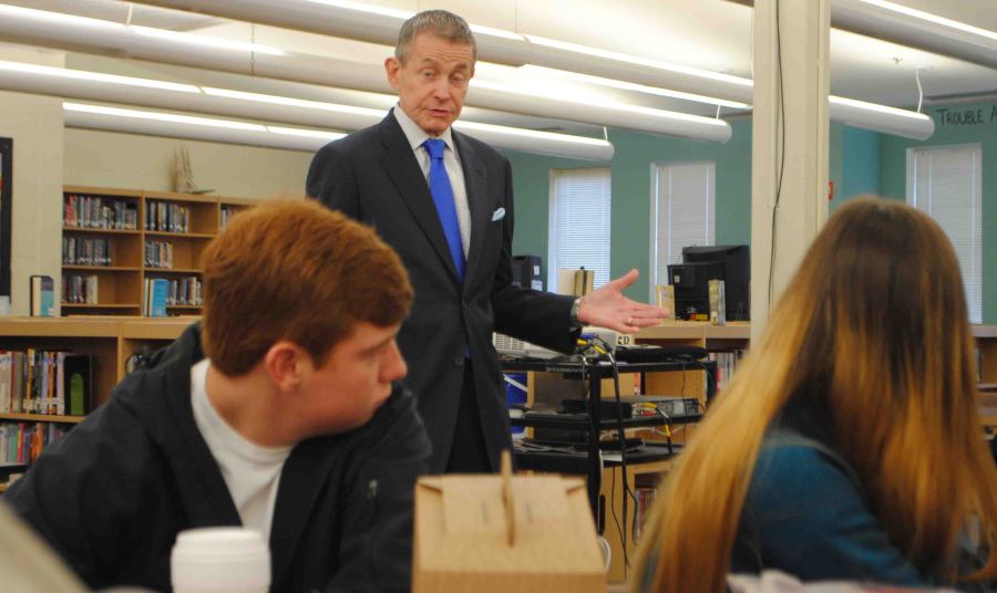 Bill Plante, Senior White House correspondent visited UHS on October 6. The beginning of his presentation focused on the Civil Rights Movement, and concluded with time for questions. 