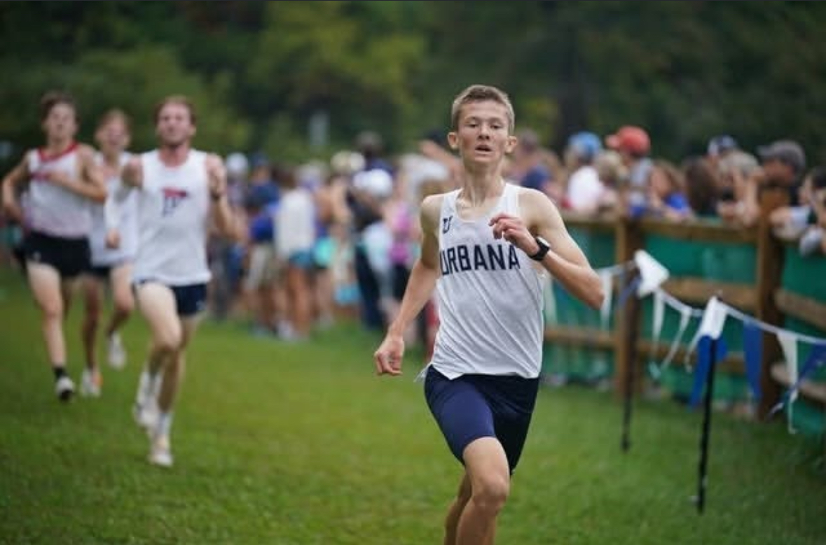 Cross country athlete Riley Gallogly (10) sprints to the finish line at the Oatlands Invitational.